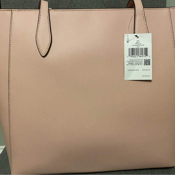 Good for office carry on,fit’s a laptop very easily as it’s generous in size. - Picture 3 of 8